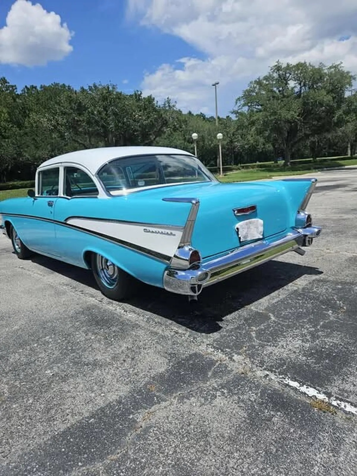 Chevrolet-210-1957-Turquoise-amp-White-Light-Blue-amp-White-15