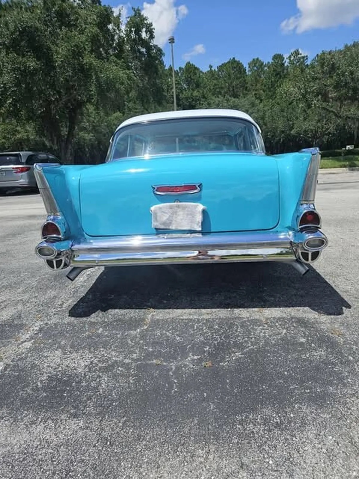 Chevrolet-210-1957-Turquoise-amp-White-Light-Blue-amp-White-16