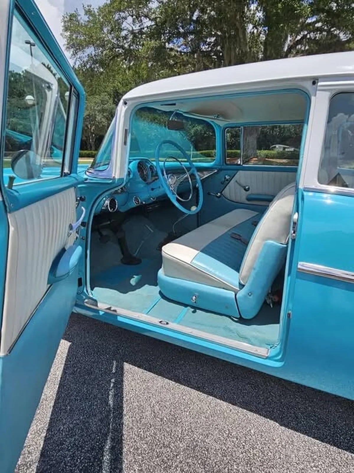 Chevrolet-210-1957-Turquoise-amp-White-Light-Blue-amp-White-18