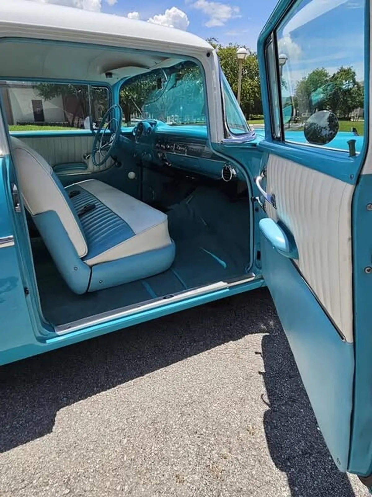 Chevrolet-210-1957-Turquoise-amp-White-Light-Blue-amp-White-19