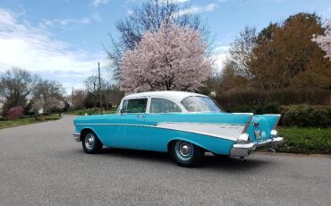 Chevrolet-210-1957-Turquoise-amp-White-Light-Blue-amp-White-5
