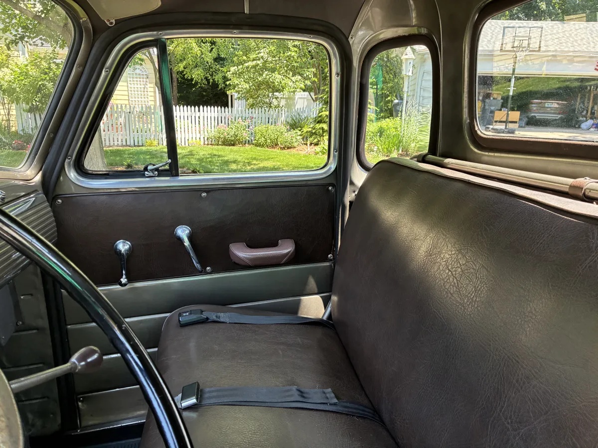 Chevrolet-3100-1951-Dark-Green-Tan-1