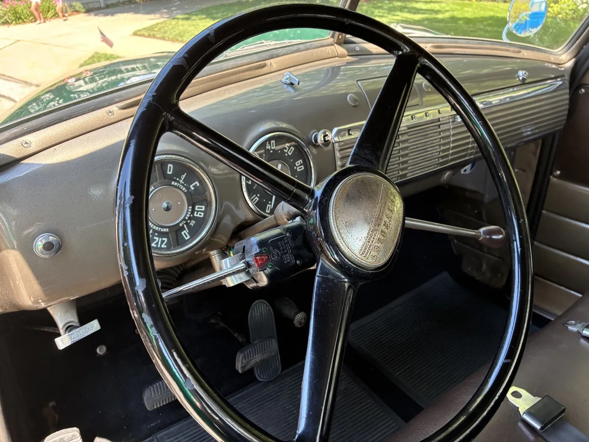 Chevrolet-3100-1951-Dark-Green-Tan-4