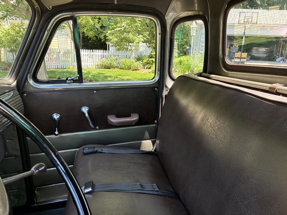 Chevrolet-3100-1951-Dark-Green-Tan-6