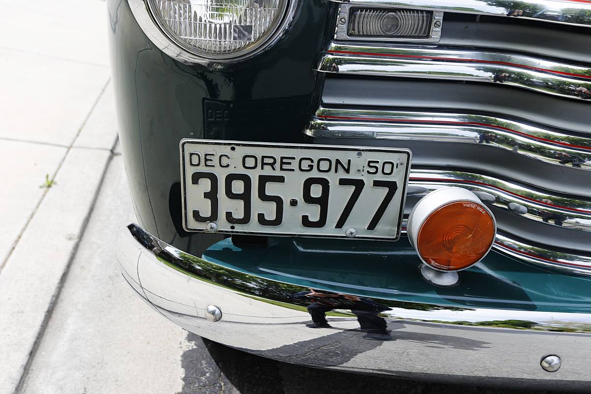 Chevrolet-3100-5-window-pickup-1950-green-10