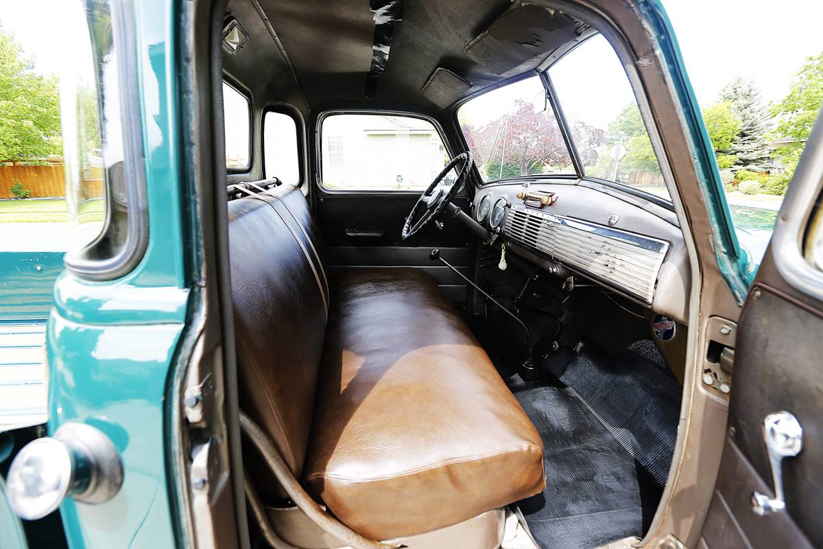 Chevrolet-3100-5-window-pickup-1950-green-16