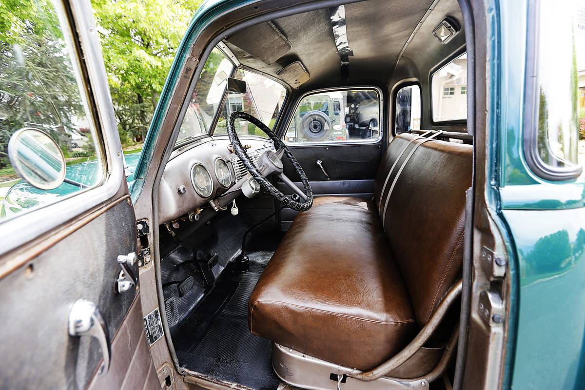 Chevrolet-3100-5-window-pickup-1950-green-17