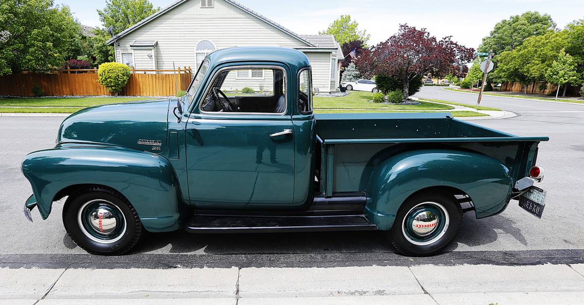 Chevrolet-3100-5-window-pickup-1950-green-3