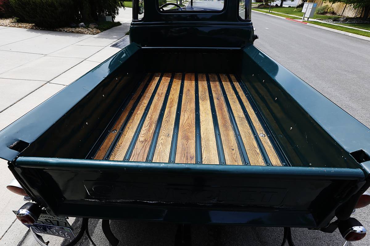 Chevrolet-3100-5-window-pickup-1950-green-8