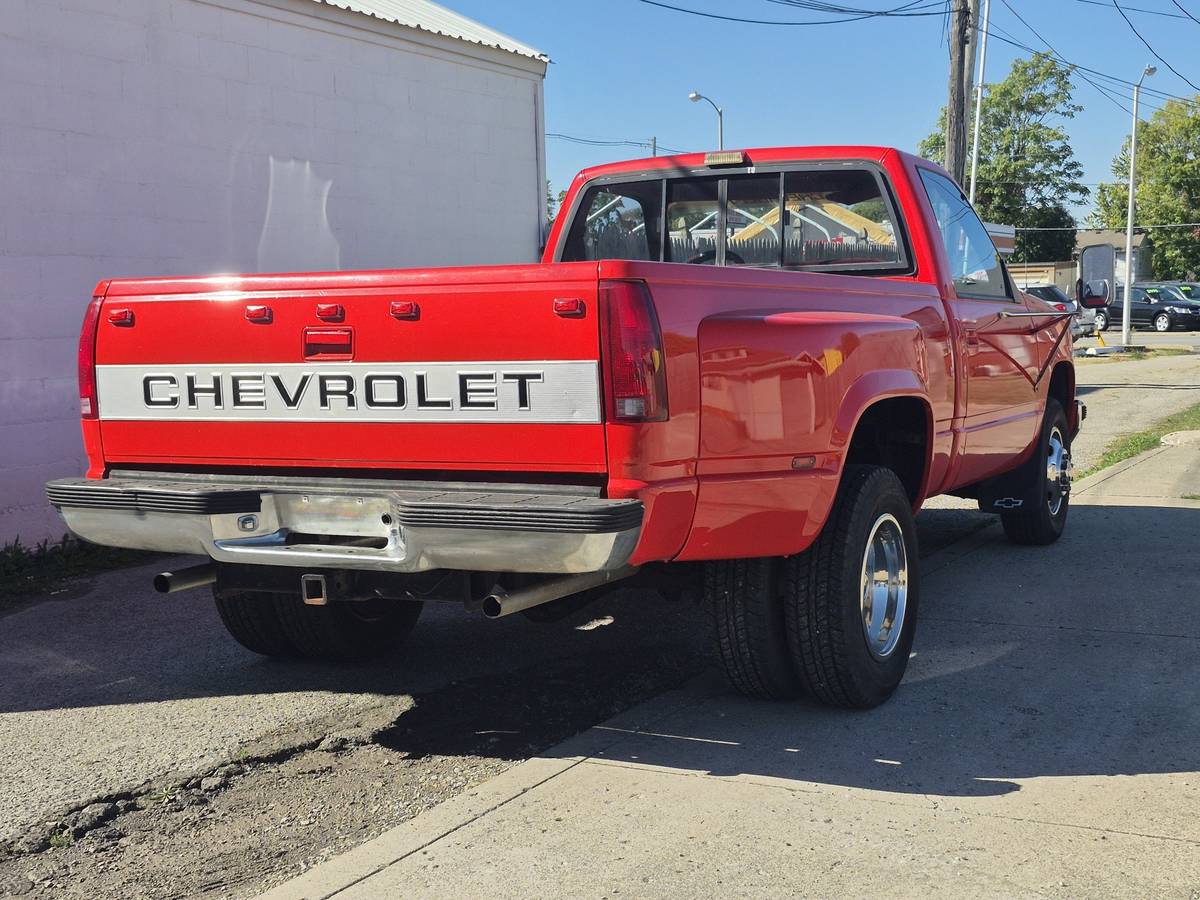 Chevrolet-3500-dully-1989-custom-1