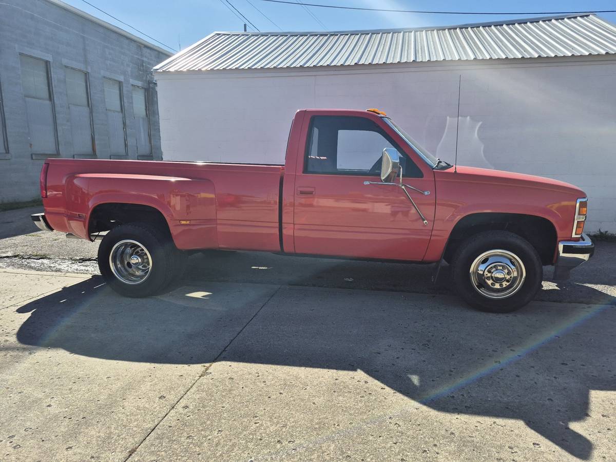 Chevrolet-3500-dully-1989-custom-2