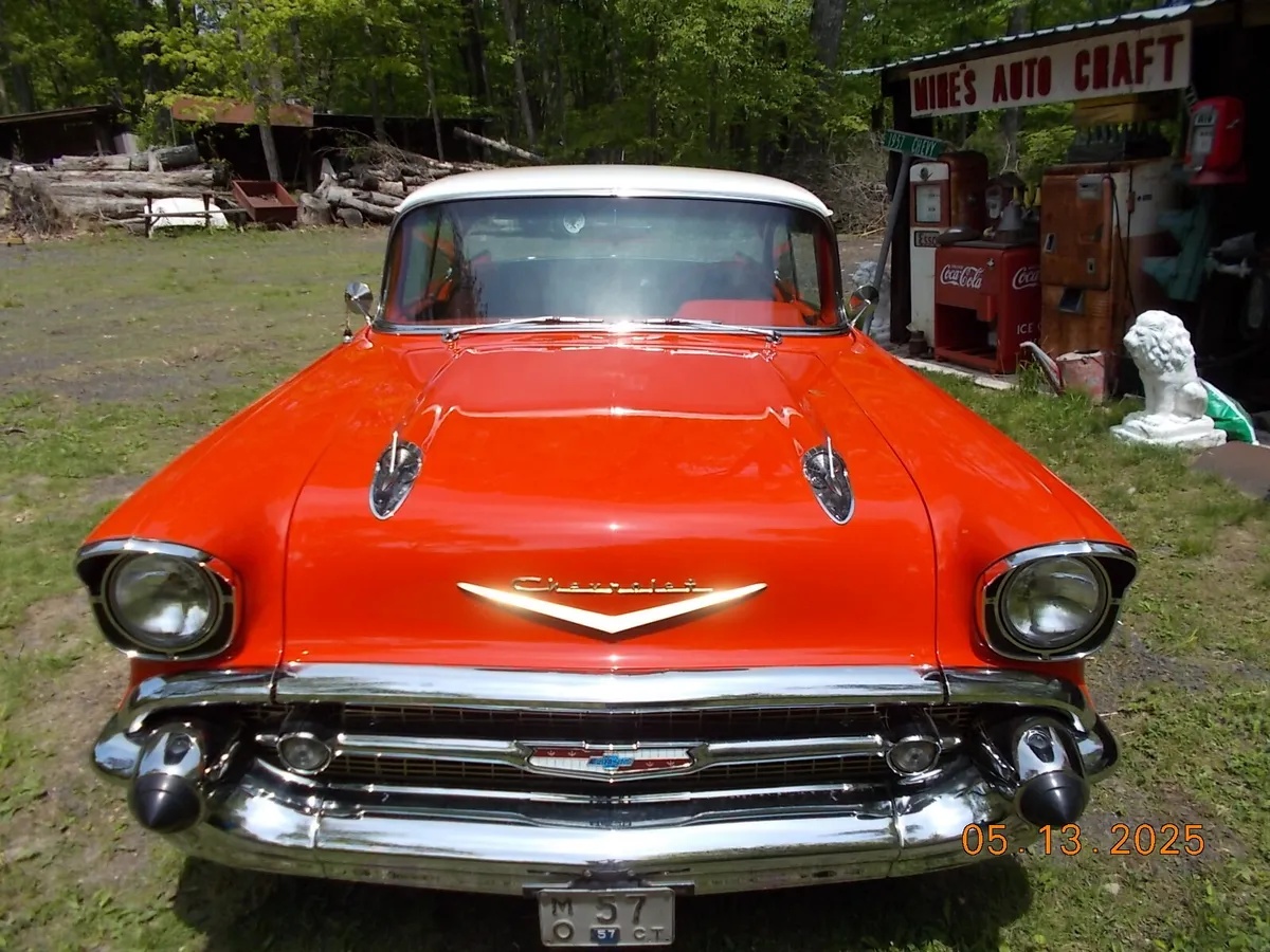 Chevrolet-Bel-air-1957-Matador-Red-amp-India-Ivory-2-Tone-Red-amp-Black-13