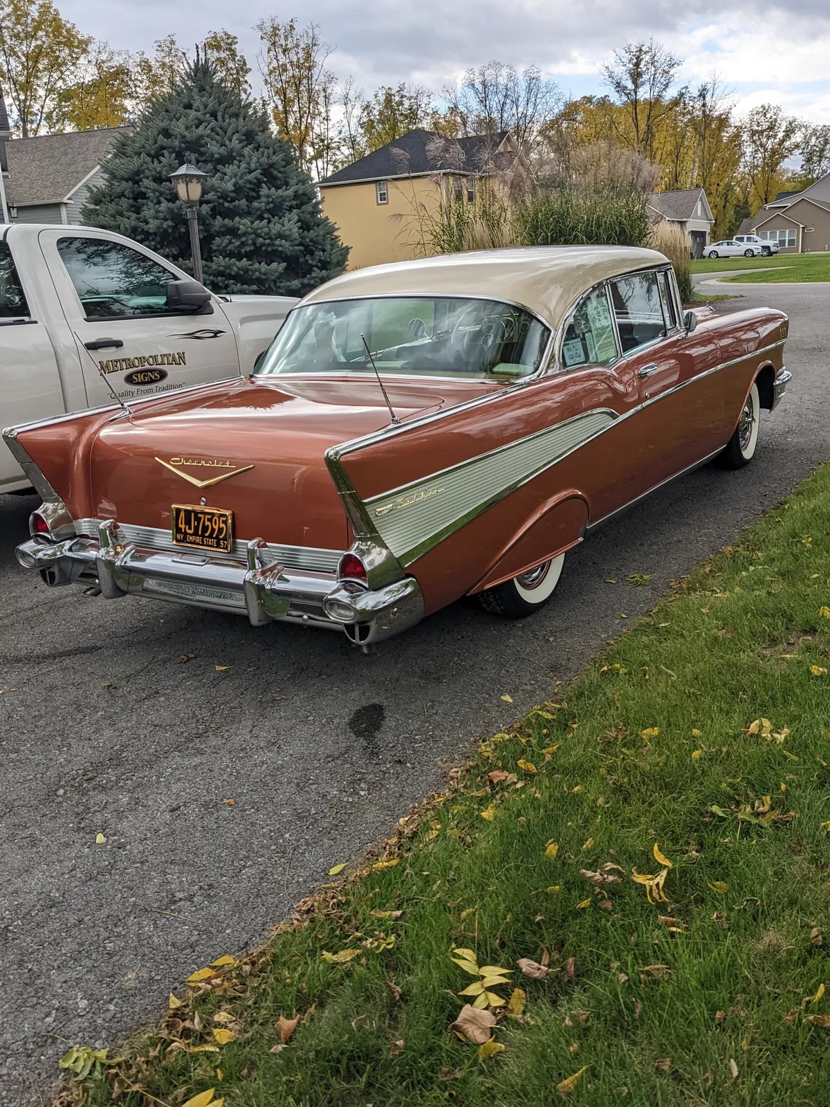 Chevrolet-Bel-air-1957-Sierra-Gold-With-Adobe-Beige-1