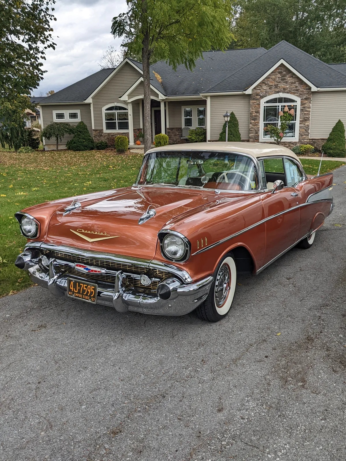 Chevrolet-Bel-air-1957-Sierra-Gold-With-Adobe-Beige-2