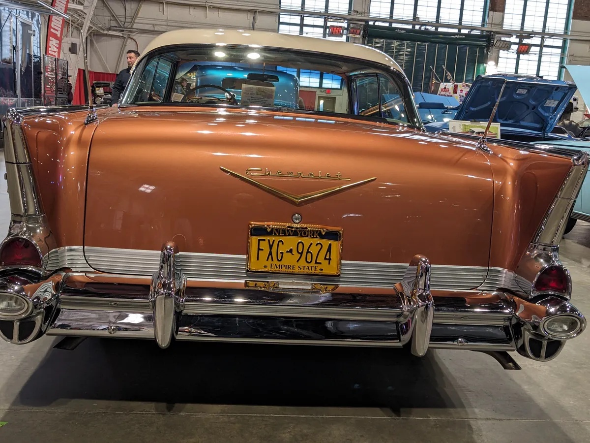 Chevrolet-Bel-air-1957-Sierra-Gold-With-Adobe-Beige-3
