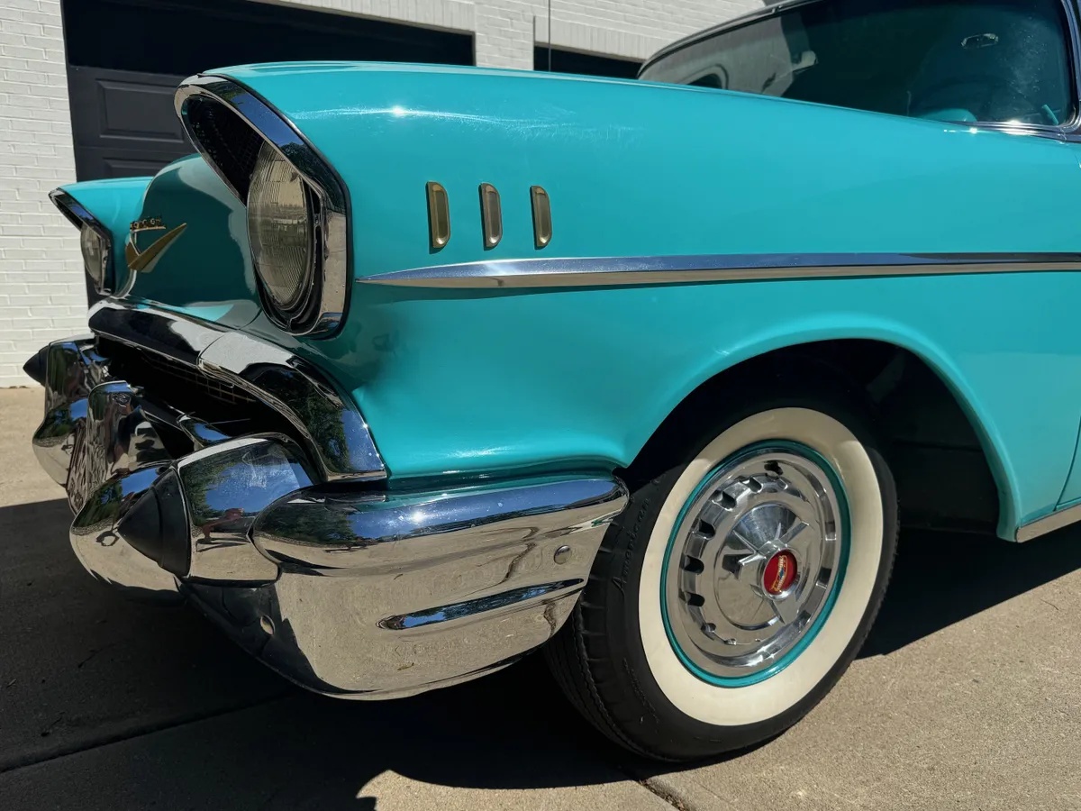 Chevrolet-Bel-air-1957-Tropical-Turquois-And-White-Stock-Turquois-And-Black-10