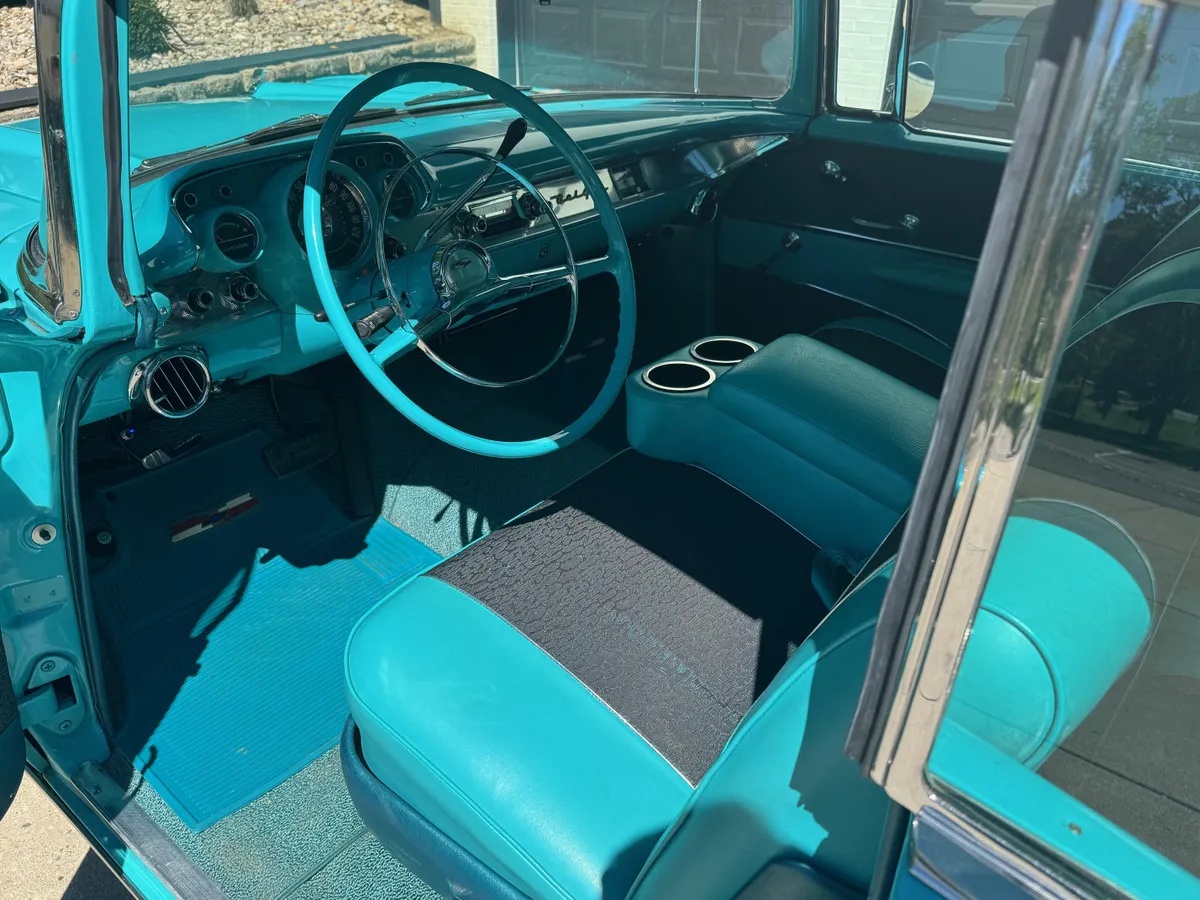 Chevrolet-Bel-air-1957-Tropical-Turquois-And-White-Stock-Turquois-And-Black-11