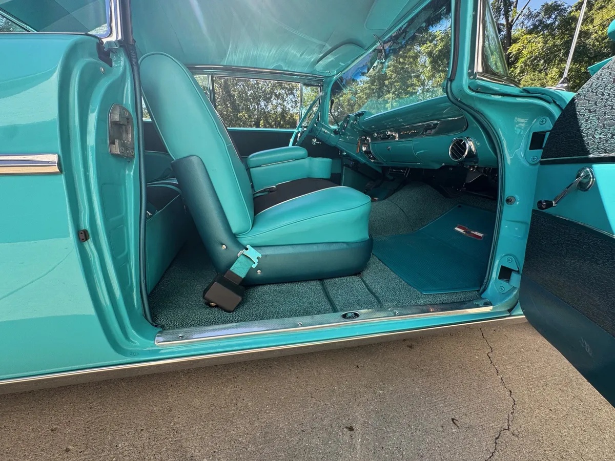 Chevrolet-Bel-air-1957-Tropical-Turquois-And-White-Stock-Turquois-And-Black-16