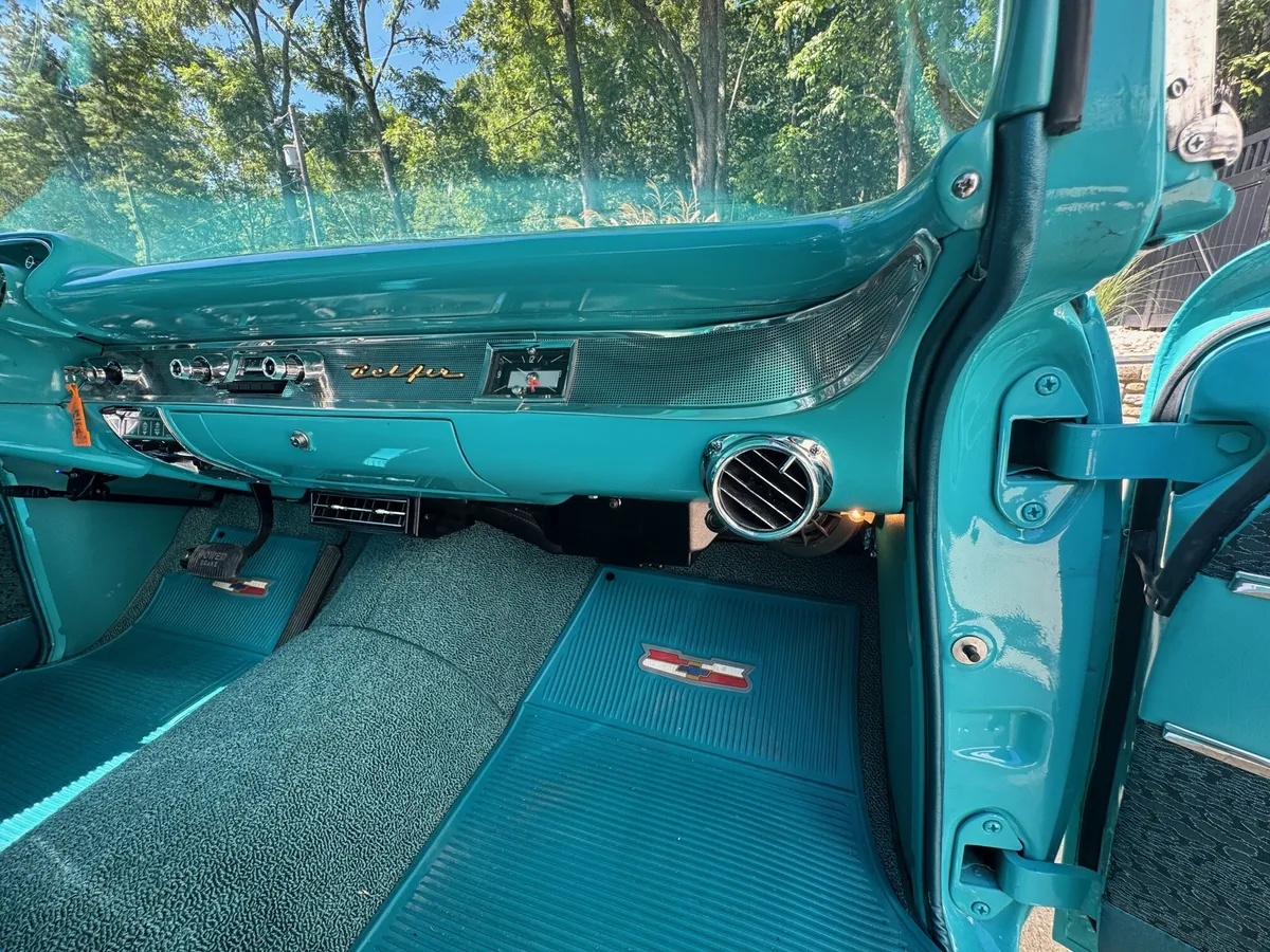Chevrolet-Bel-air-1957-Tropical-Turquois-And-White-Stock-Turquois-And-Black-17