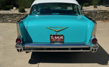 Chevrolet-Bel-air-1957-Tropical-Turquois-And-White-Stock-Turquois-And-Black-3