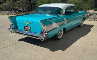 Chevrolet-Bel-air-1957-Tropical-Turquois-And-White-Stock-Turquois-And-Black-4