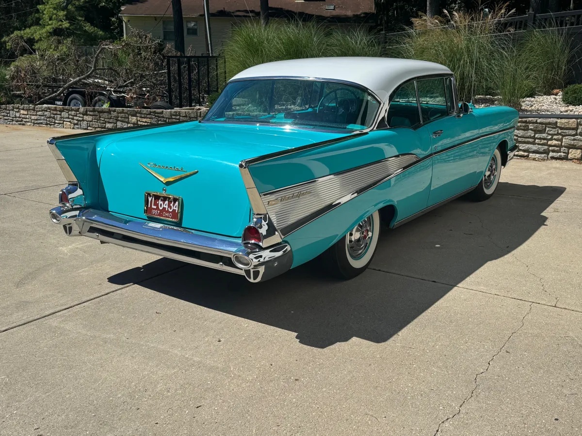 Chevrolet-Bel-air-1957-Tropical-Turquois-And-White-Stock-Turquois-And-Black-4