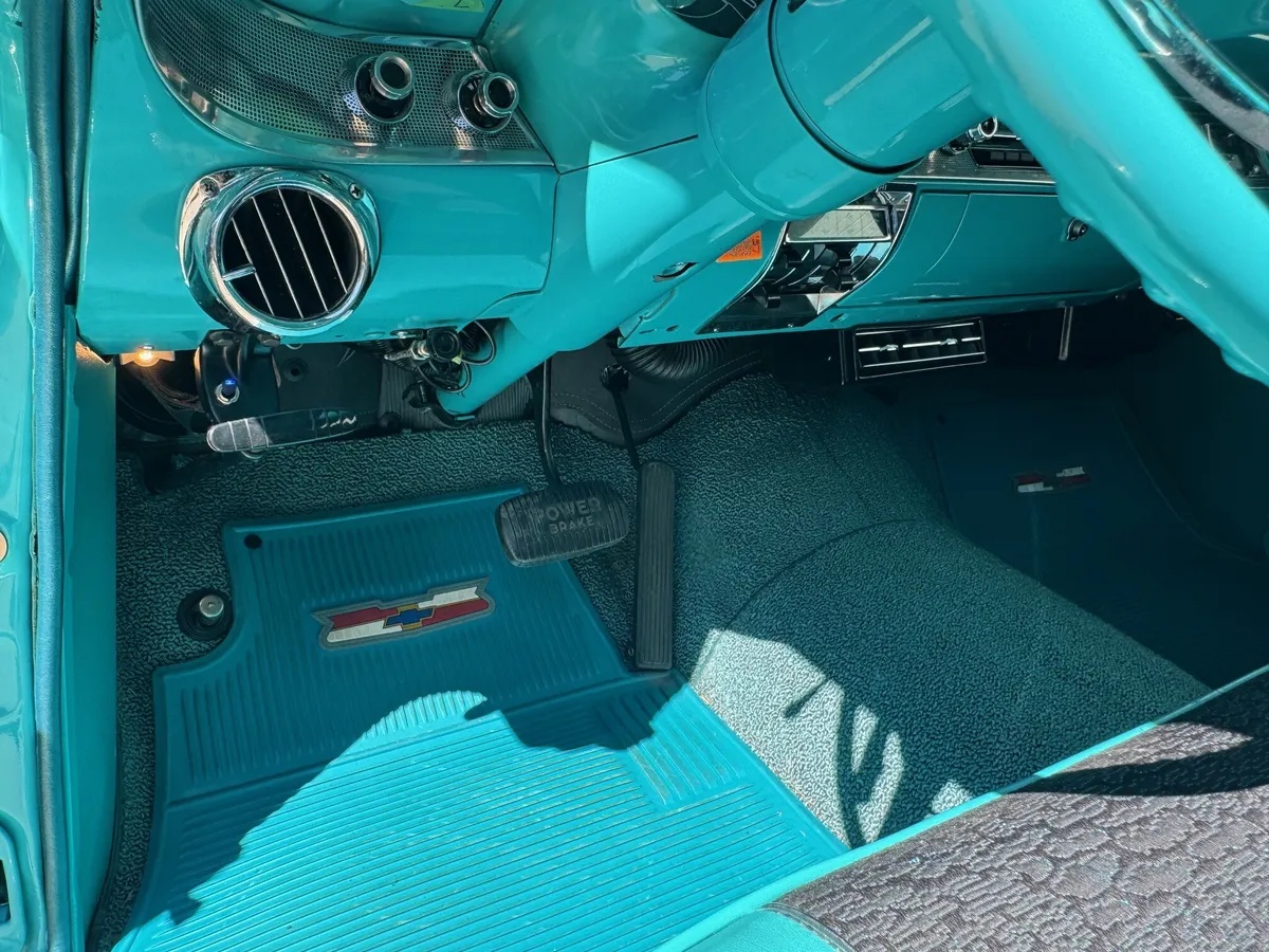 Chevrolet-Bel-air-1957-Tropical-Turquois-And-White-Stock-Turquois-And-Black-6