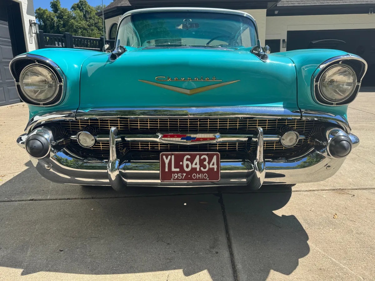 Chevrolet-Bel-air-1957-Tropical-Turquois-And-White-Stock-Turquois-And-Black-9