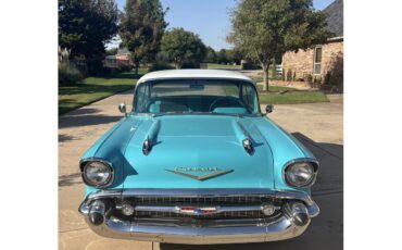 Chevrolet-Bel-air-1957-Turquoise-and-white-Turquoise-and-black-1