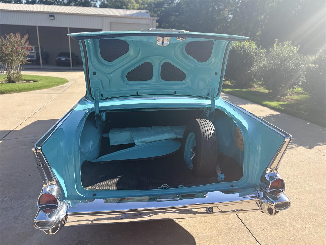 Chevrolet-Bel-air-1957-Turquoise-and-white-Turquoise-and-black-11