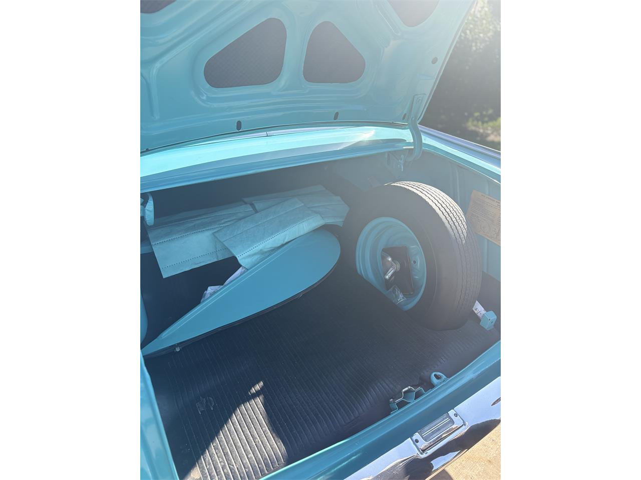 Chevrolet-Bel-air-1957-Turquoise-and-white-Turquoise-and-black-12