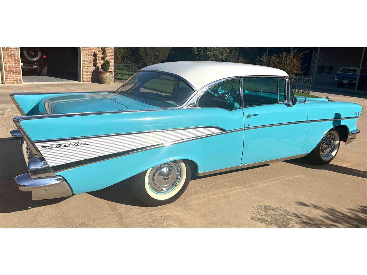 Chevrolet-Bel-air-1957-Turquoise-and-white-Turquoise-and-black-2