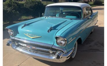 Chevrolet-Bel-air-1957-Turquoise-and-white-Turquoise-and-black-3