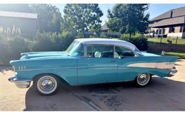 Chevrolet-Bel-air-1957-Turquoise-and-white-Turquoise-and-black