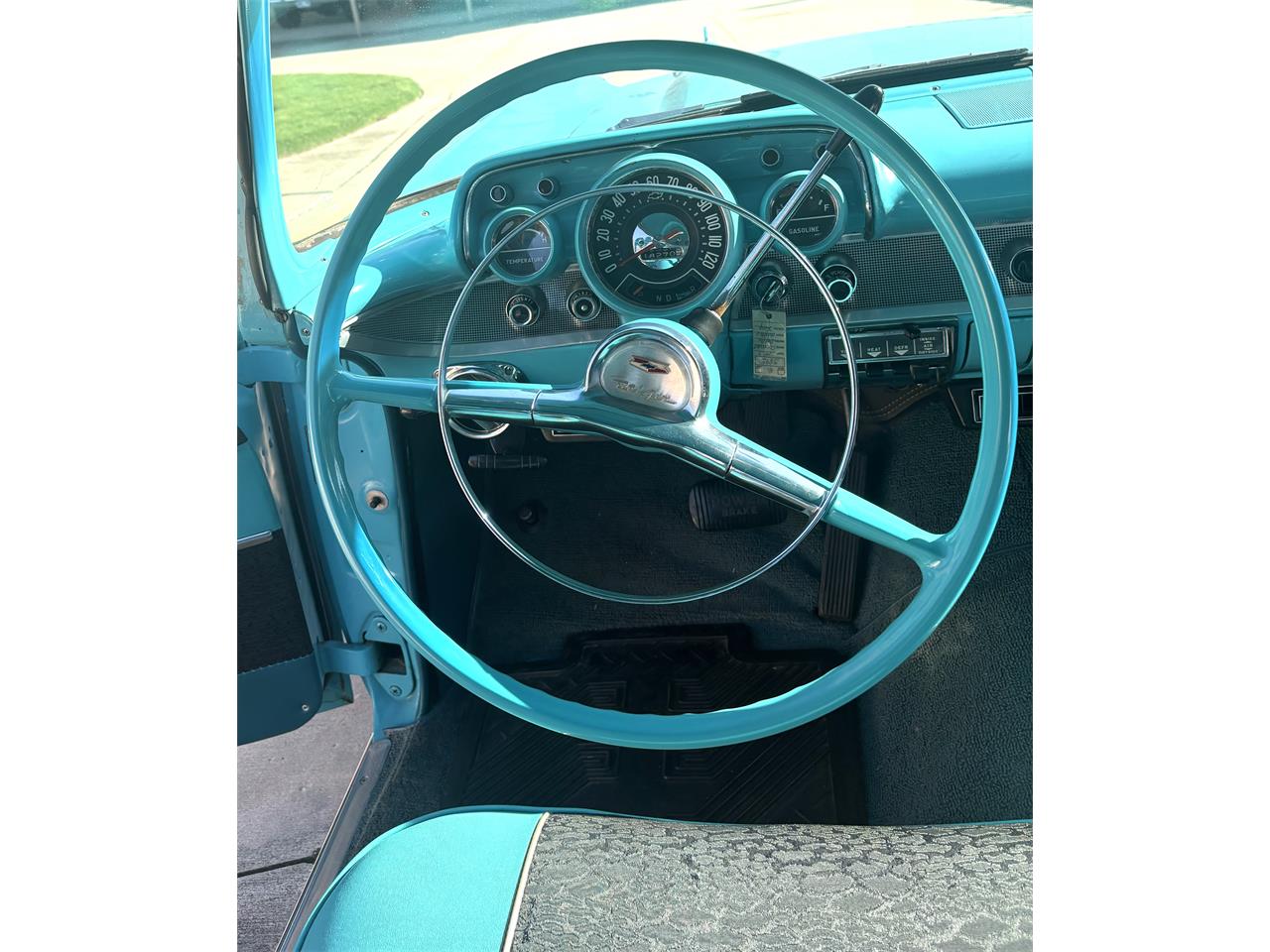 Chevrolet-Bel-air-1957-Turquoise-and-white-Turquoise-and-black-7