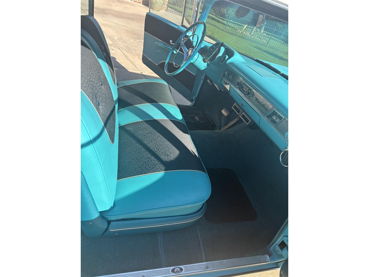 Chevrolet-Bel-air-1957-Turquoise-and-white-Turquoise-and-black-9