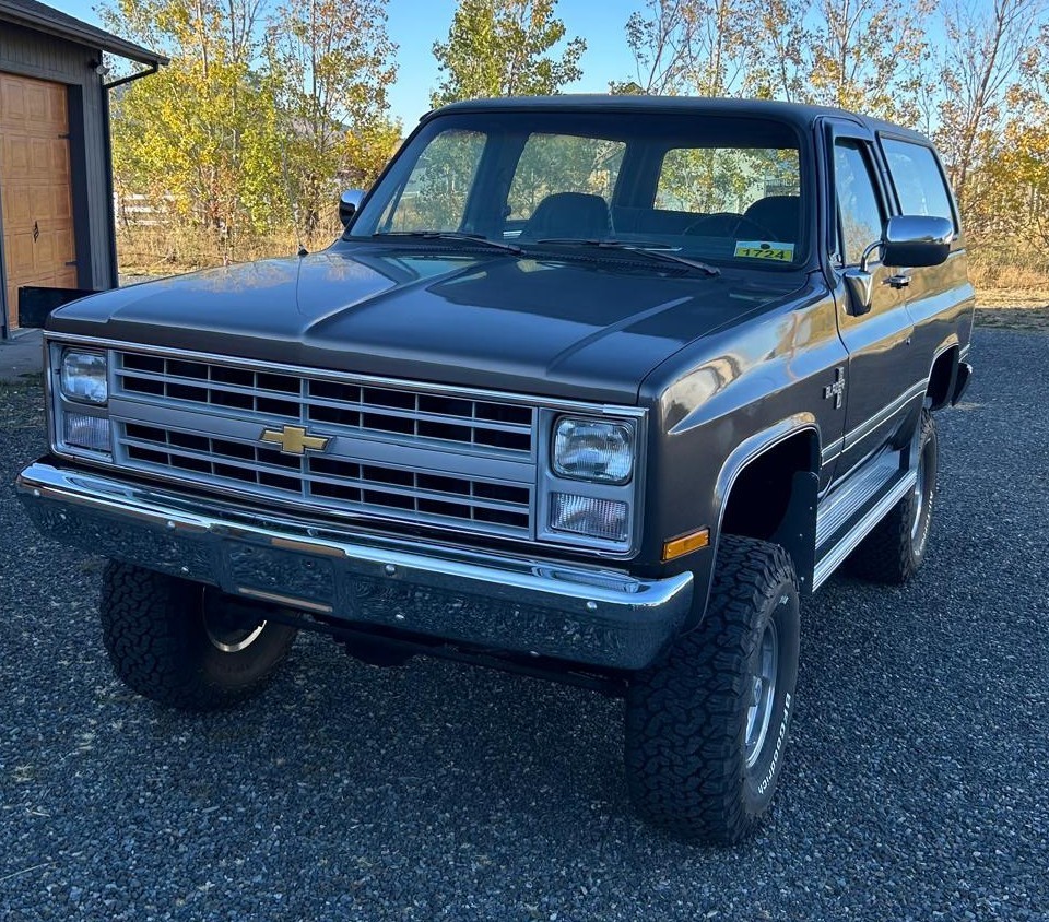 Chevrolet-Blazer-1988-SUV-1