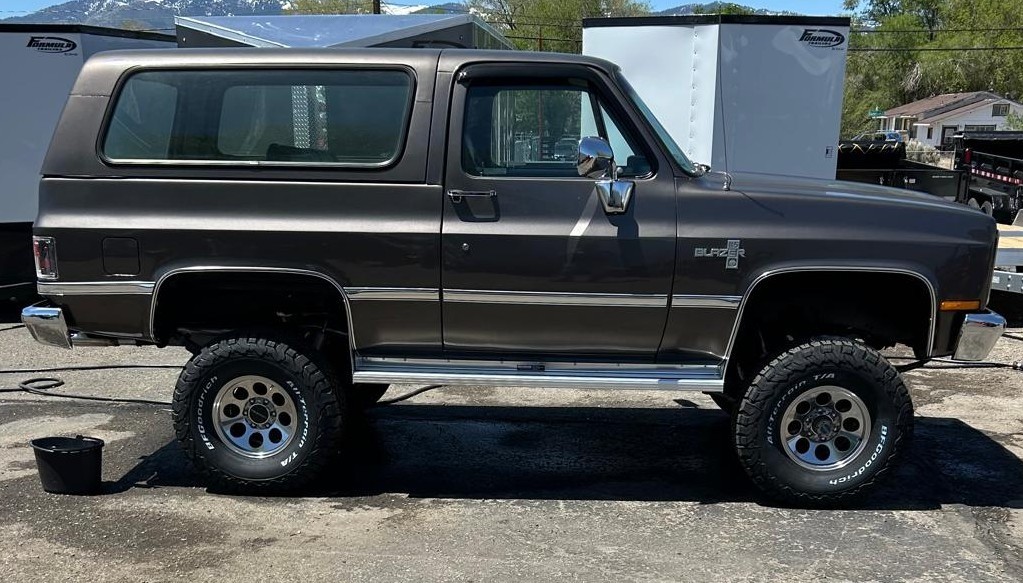 Chevrolet-Blazer-1988-SUV-2