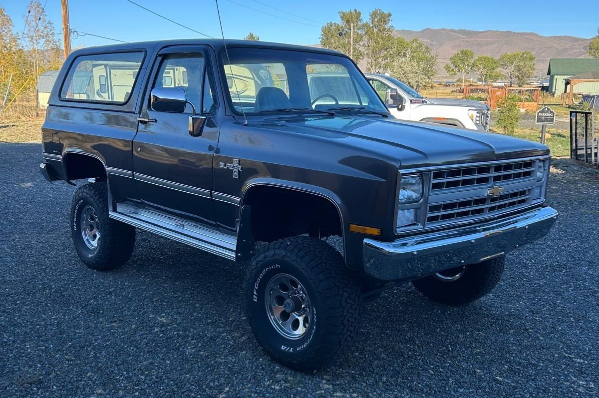 Chevrolet-Blazer-1988-SUV-8