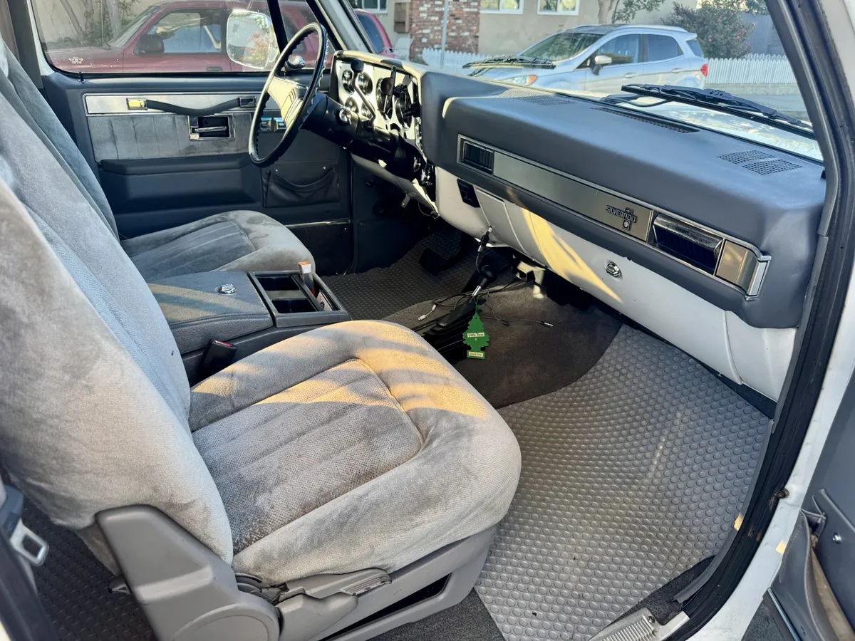 Chevrolet-Blazer-1988-White-Gray-10