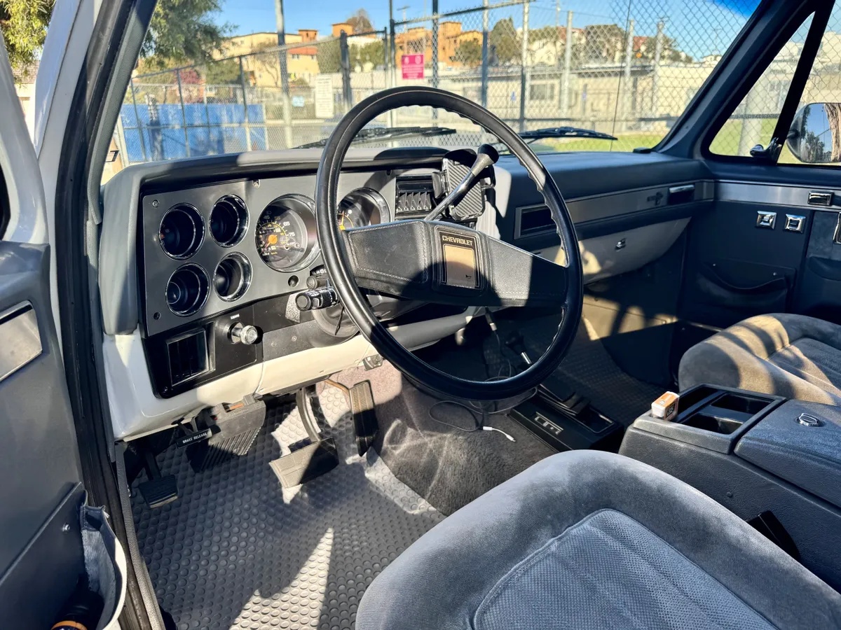 Chevrolet-Blazer-1988-White-Gray-11