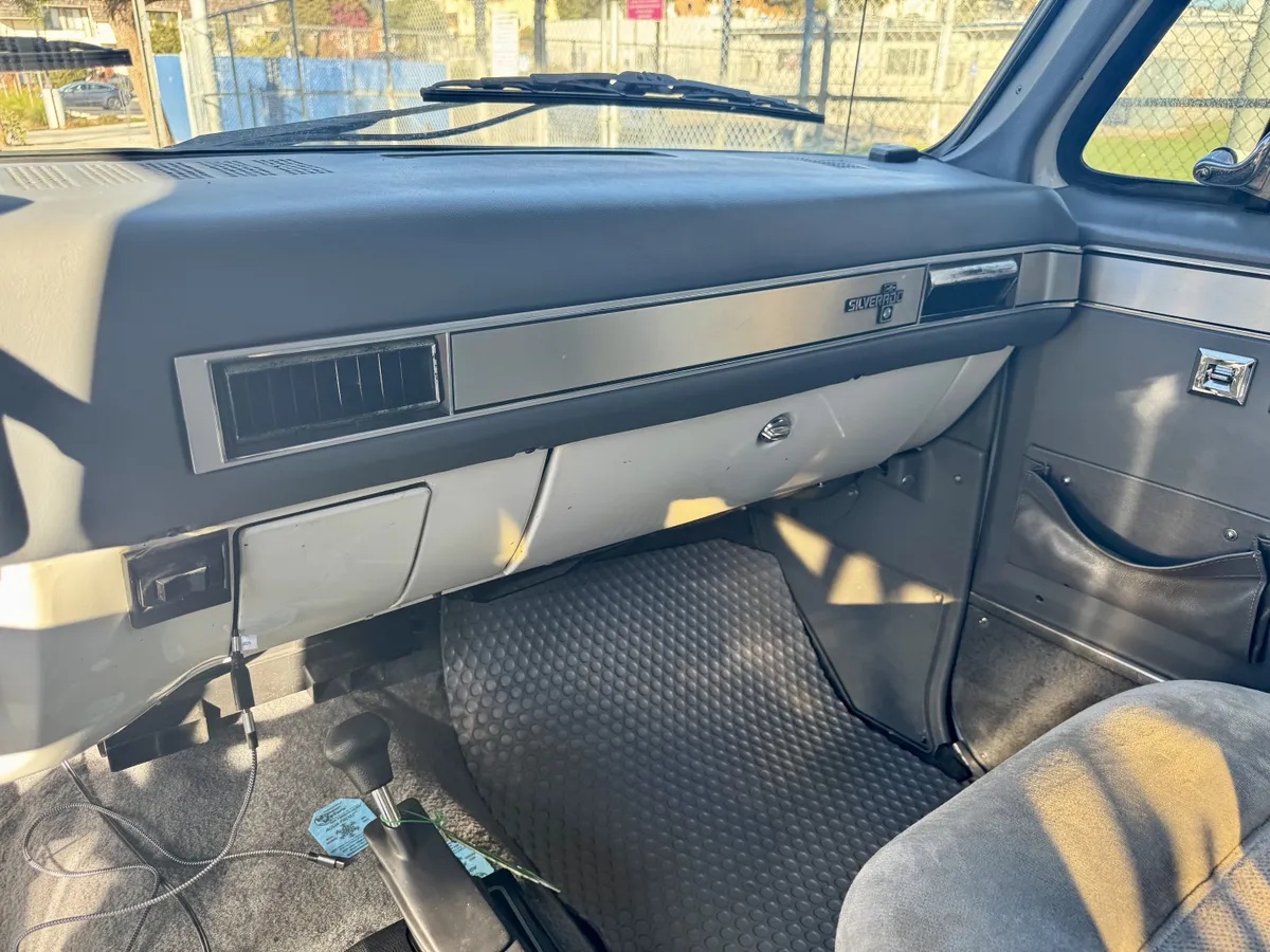 Chevrolet-Blazer-1988-White-Gray-19