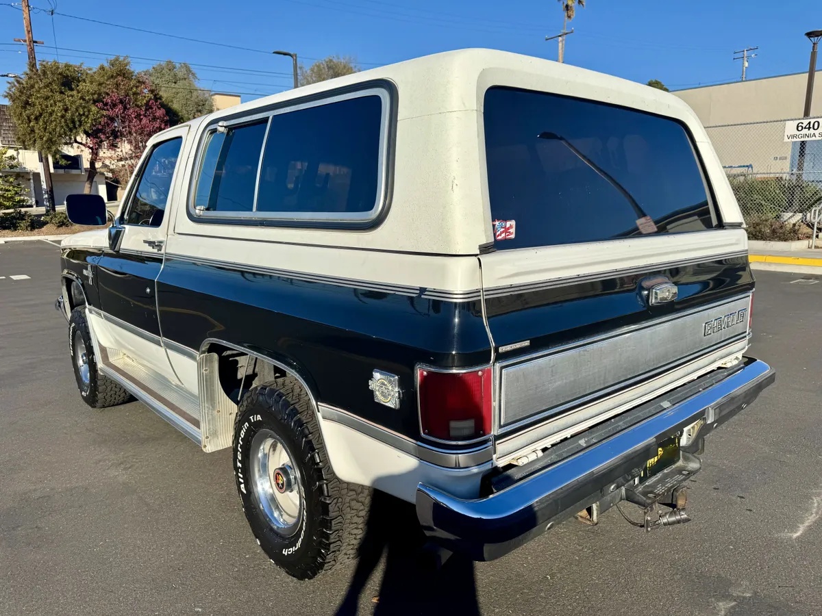 Chevrolet-Blazer-1988-White-Gray-2