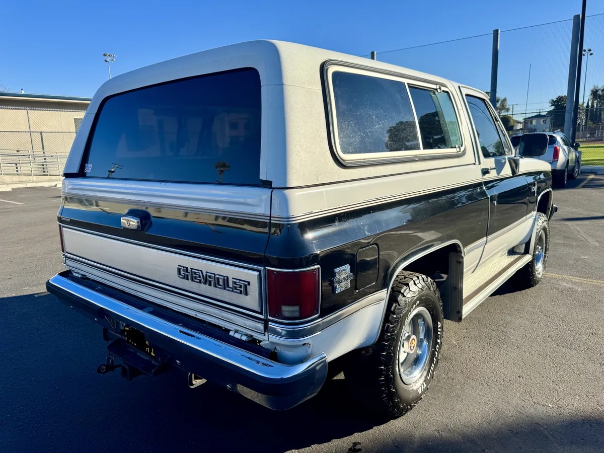 Chevrolet-Blazer-1988-White-Gray-4