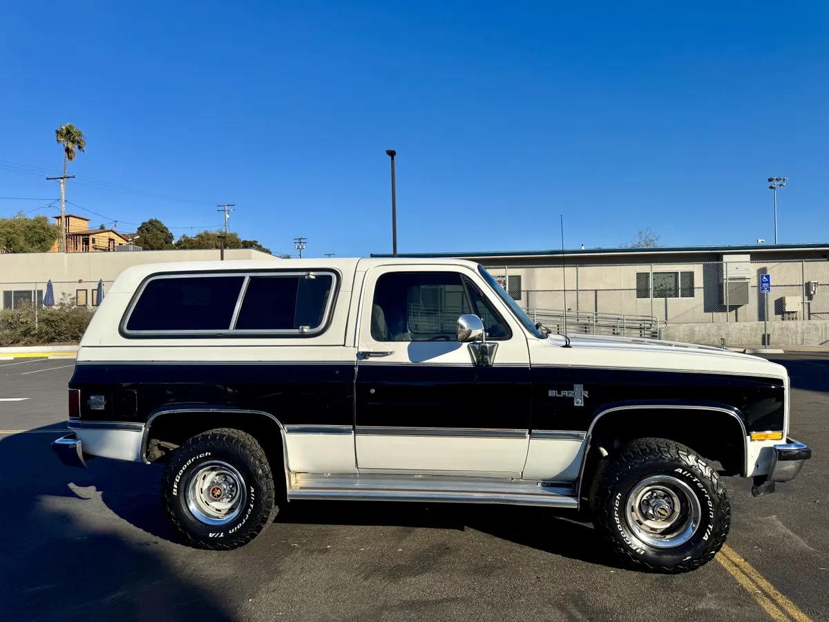 Chevrolet-Blazer-1988-White-Gray-6