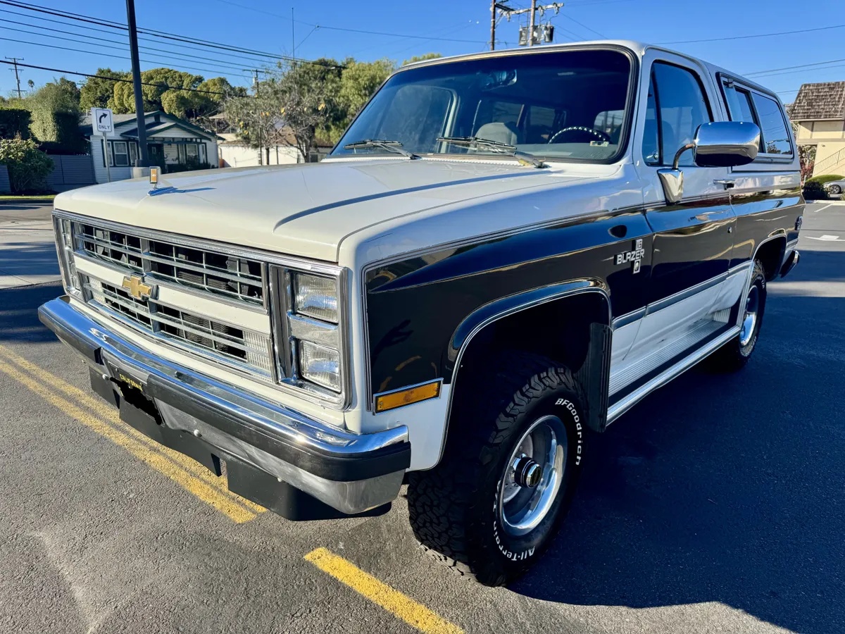 Chevrolet-Blazer-1988-White-Gray-7