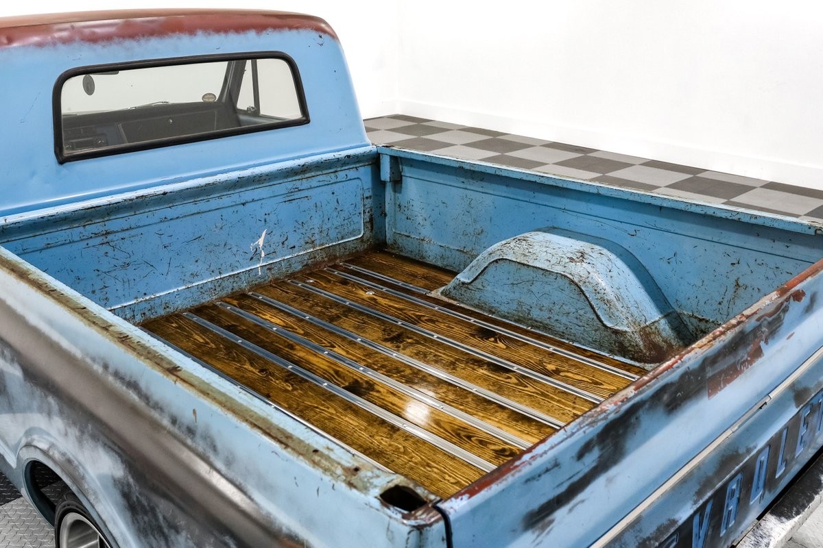 Chevrolet-C-10-1967-Pickup-Truck-12