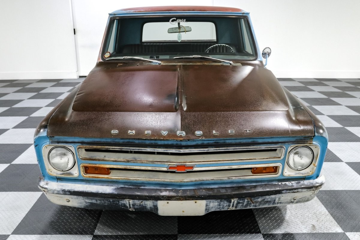 Chevrolet-C-10-1967-Pickup-Truck-2