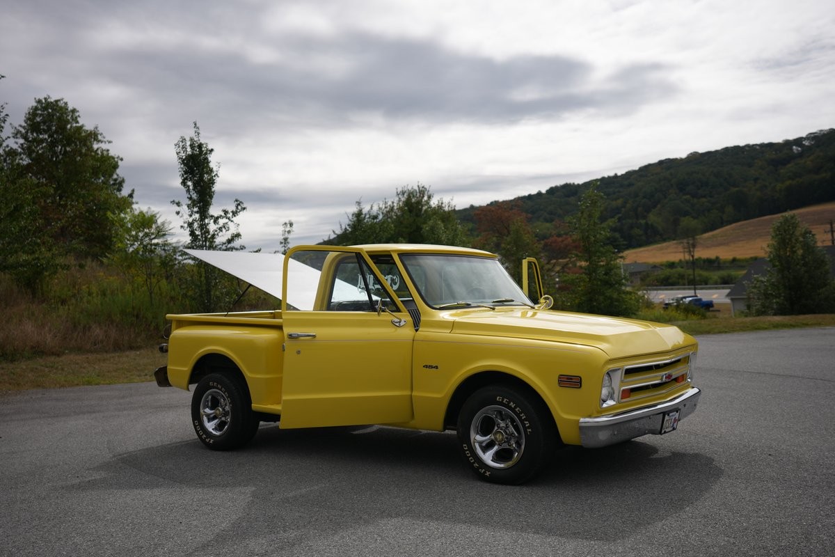 Chevrolet-C-10-1967-Truck-1