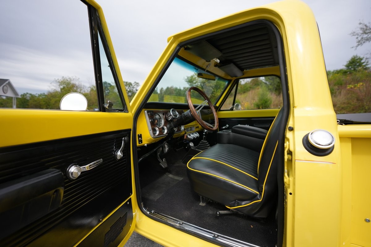 Chevrolet-C-10-1967-Truck-32